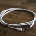 De USB kabel is een niet te missen onderdeel geworden.