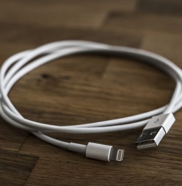 De USB kabel is een niet te missen onderdeel geworden.